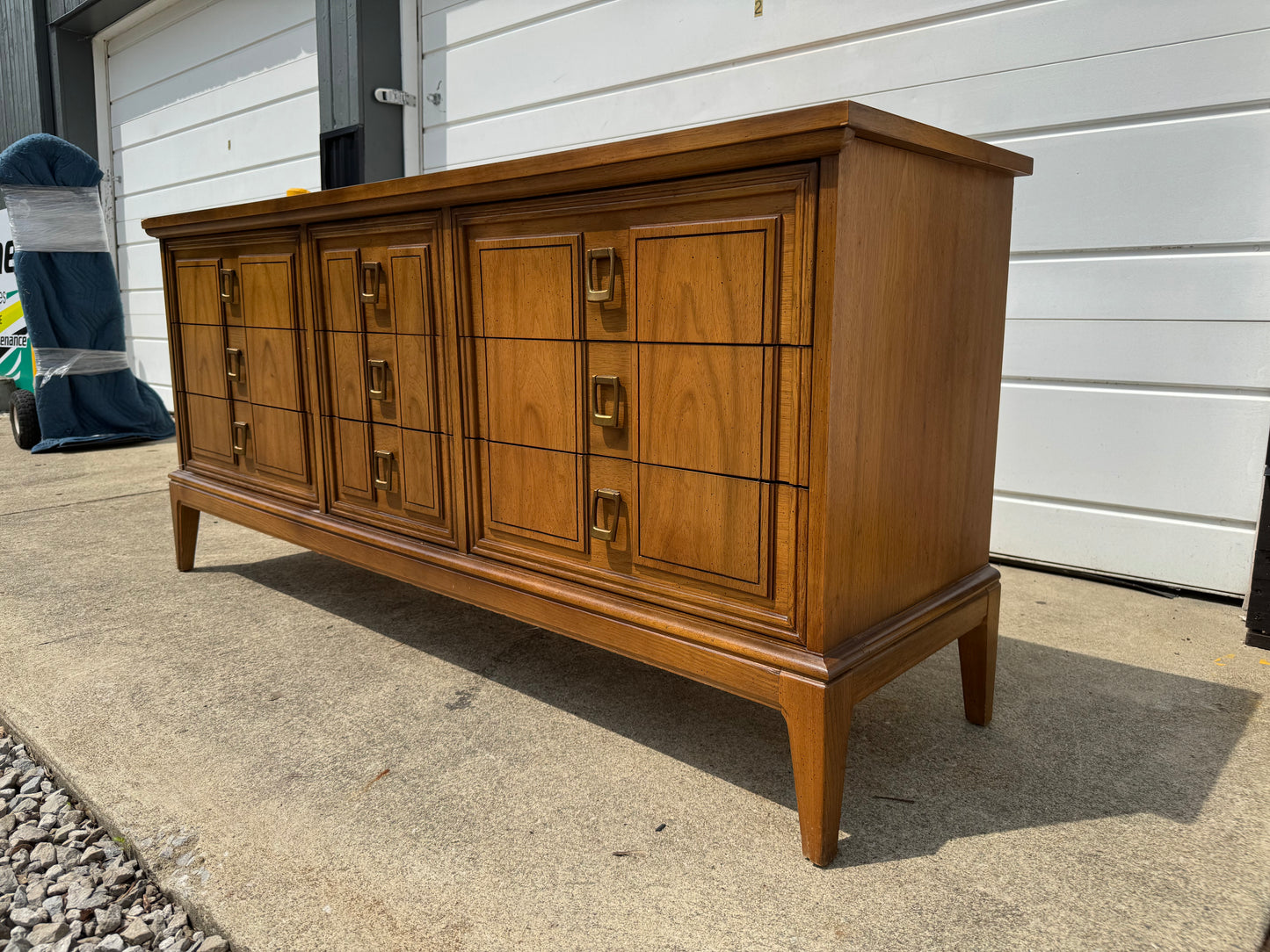 Nine-Drawer Dixie Dresser – Light Pecan/Walnut with Speckled Finish