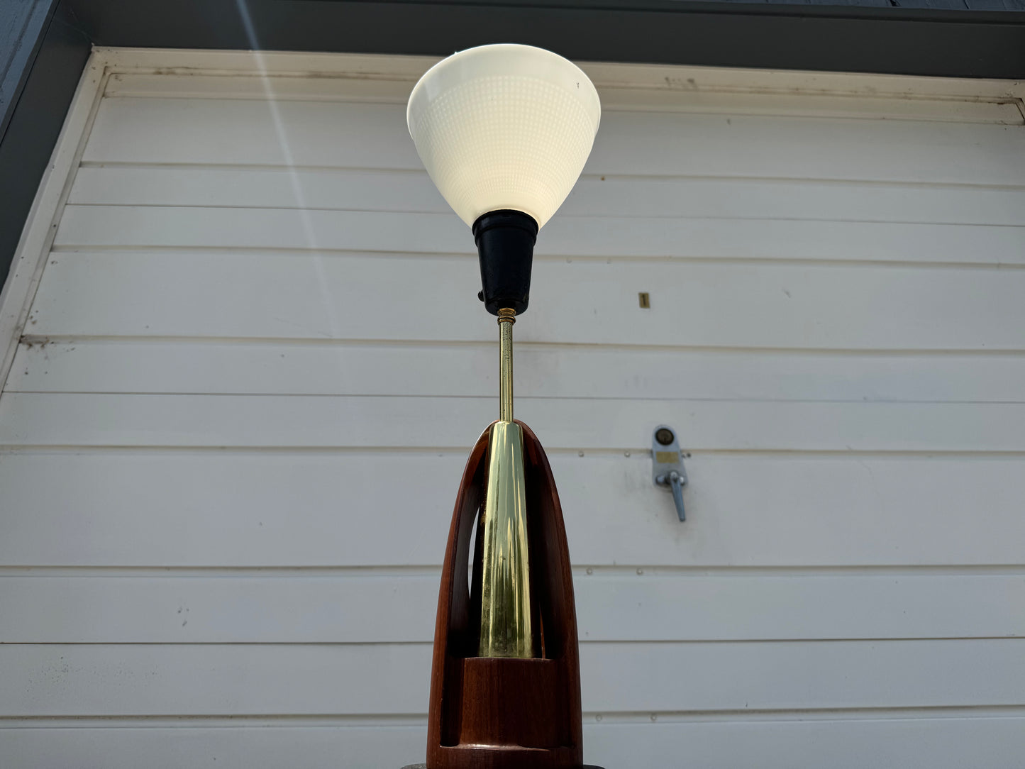 Lipstick-Shape Walnut & Gold Table Lamp – Vintage Midcentury Lighting