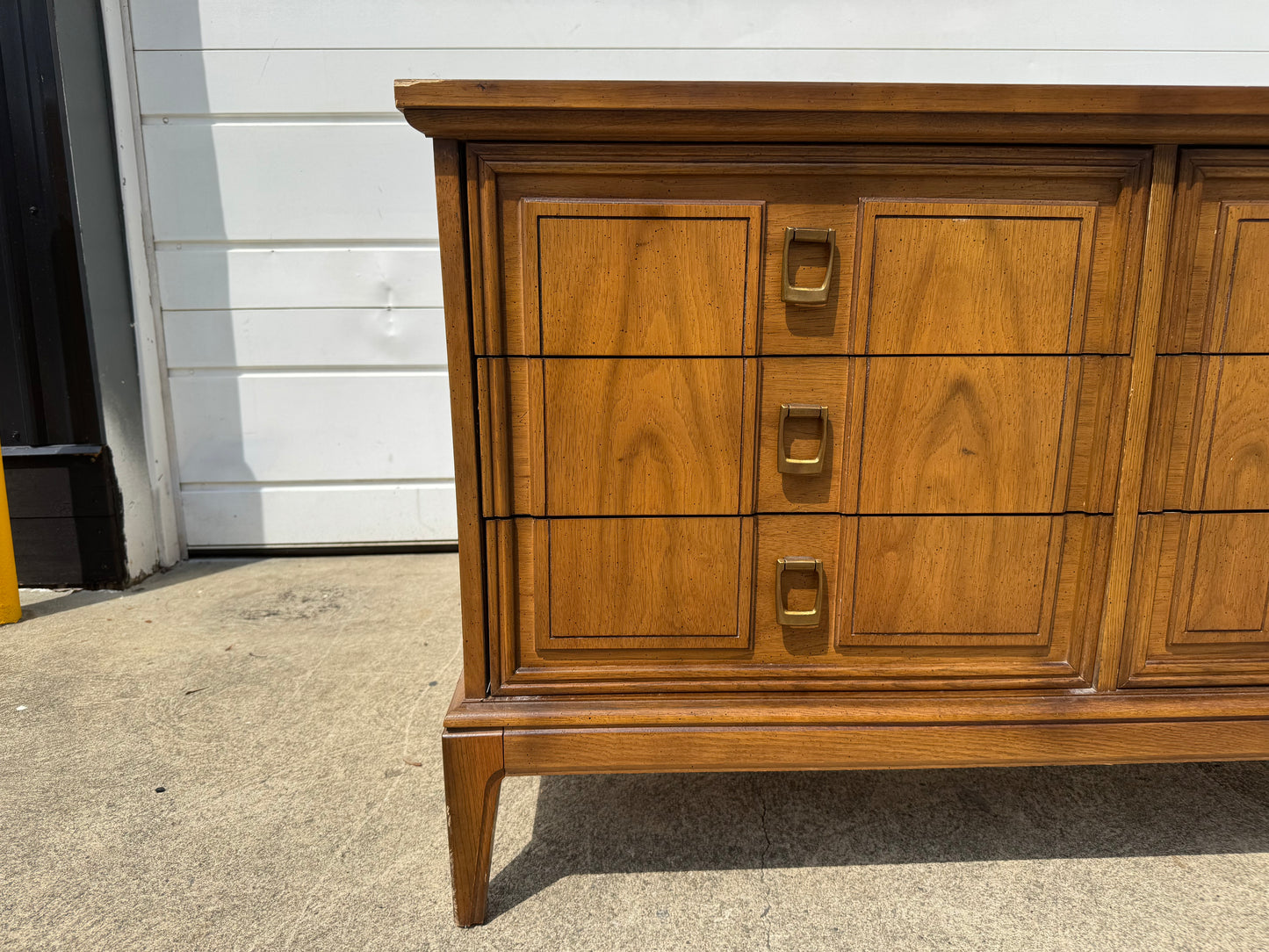 Nine-Drawer Dixie Dresser – Light Pecan/Walnut with Speckled Finish