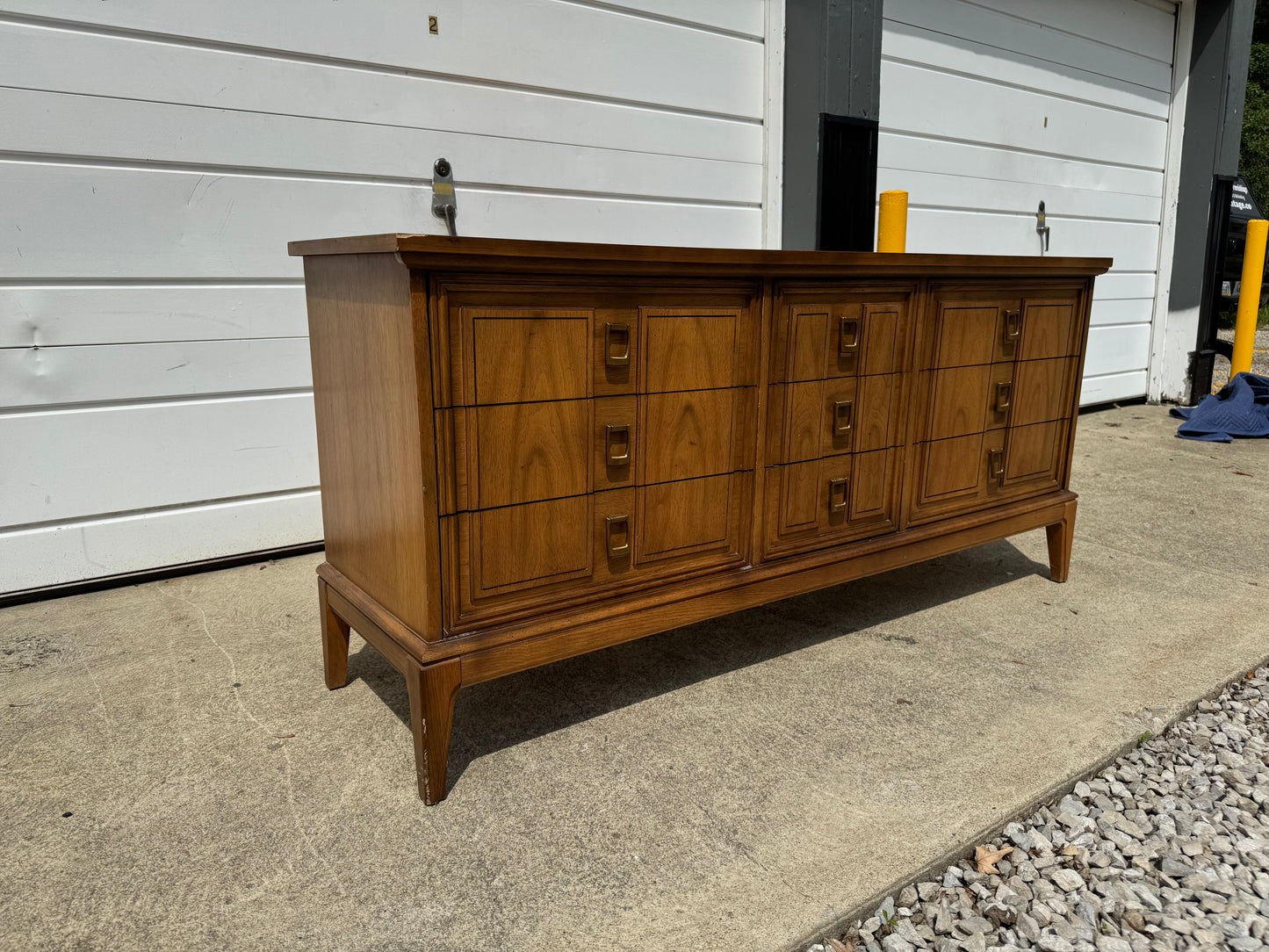 Nine-Drawer Dixie Dresser – Light Pecan/Walnut with Speckled Finish