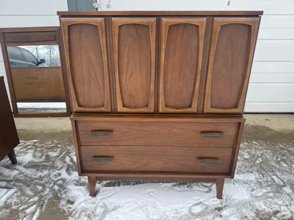 Midcentury Walnut Bedroom Set – Timeless Simplicity 🌿✨