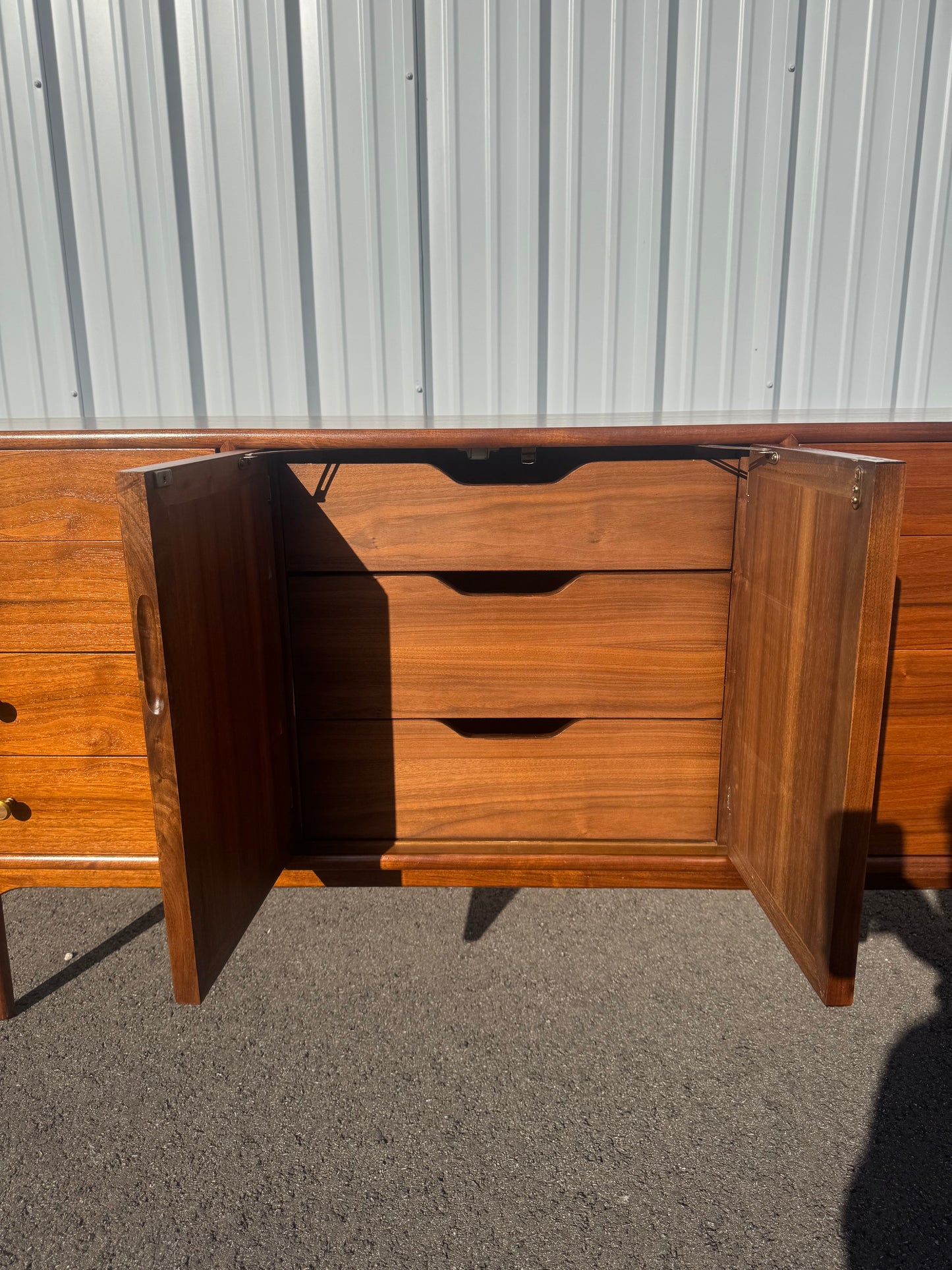 Drexel Kipp Stewart Long Dresser – 12 Drawer