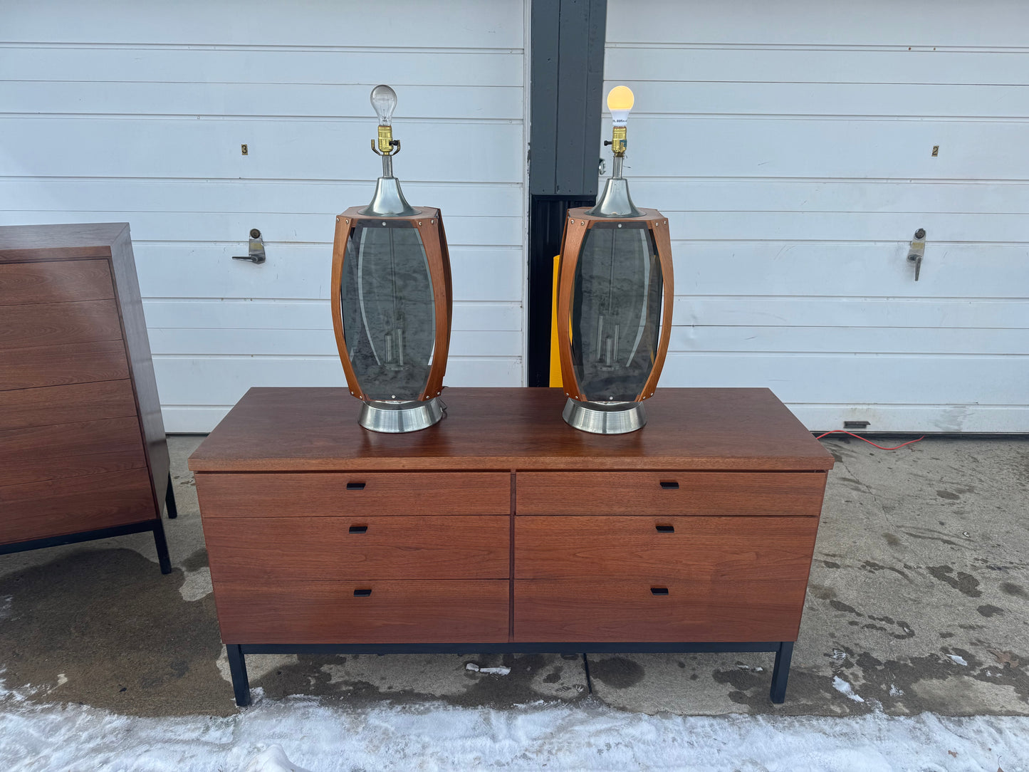 Vintage Midcentury Modern Lawrin Bent Walnut & Plexiglass Table Lamps ✨