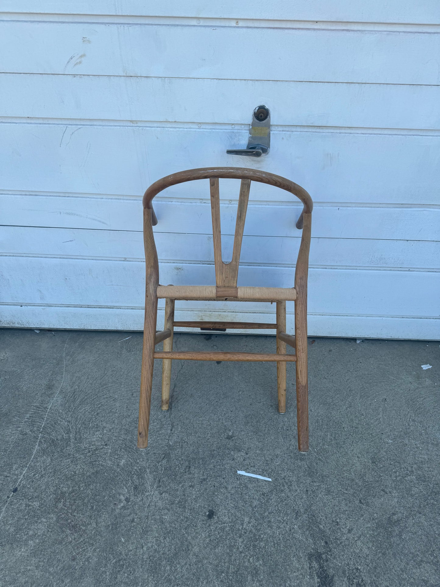 Pair of Vintage Wishbone Chairs with Woven Seats – Iconic Midcentury Design