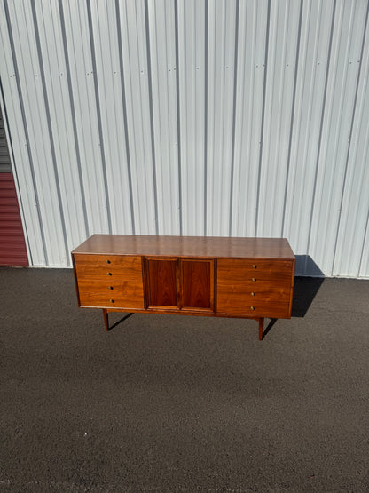 Drexel Kipp Stewart Long Dresser – 12 Drawer