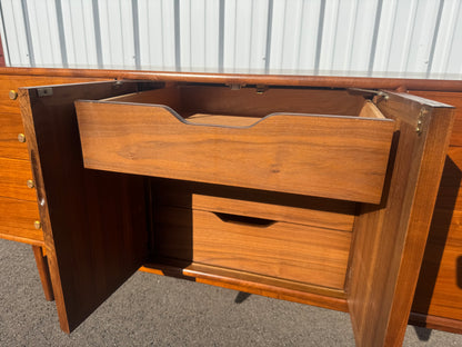 Drexel Kipp Stewart Long Dresser – 12 Drawer