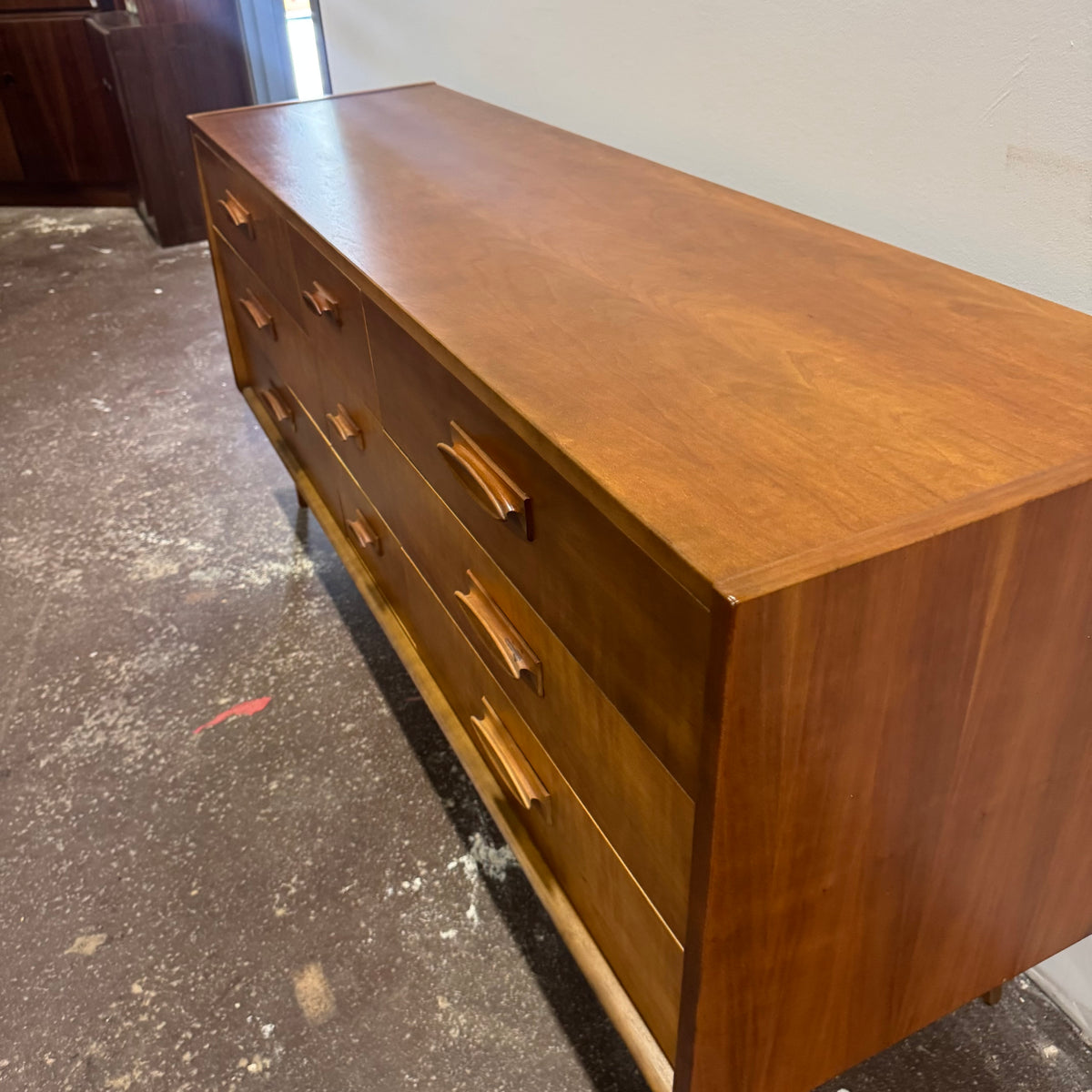 United Furniture Corporation Nine-Drawer Long Dresser with Mirror
