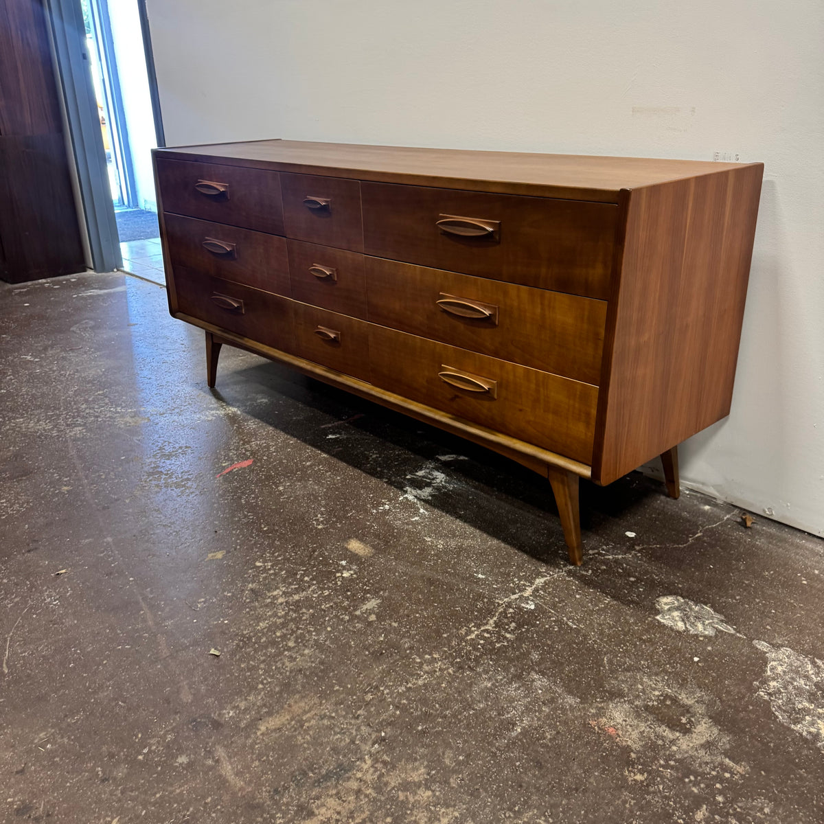 United Furniture Corporation Nine-Drawer Long Dresser with Mirror
