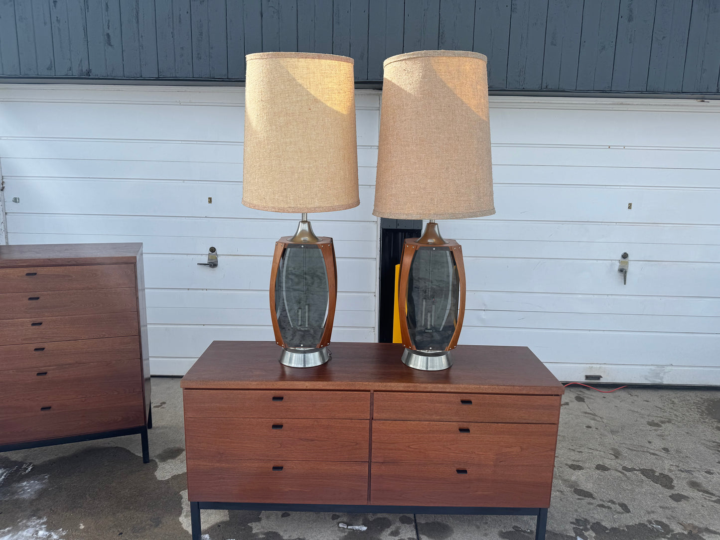 Vintage Midcentury Modern Lawrin Bent Walnut & Plexiglass Table Lamps ✨