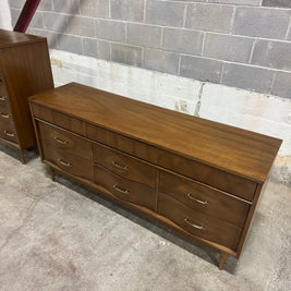 Bassett Dresser Set