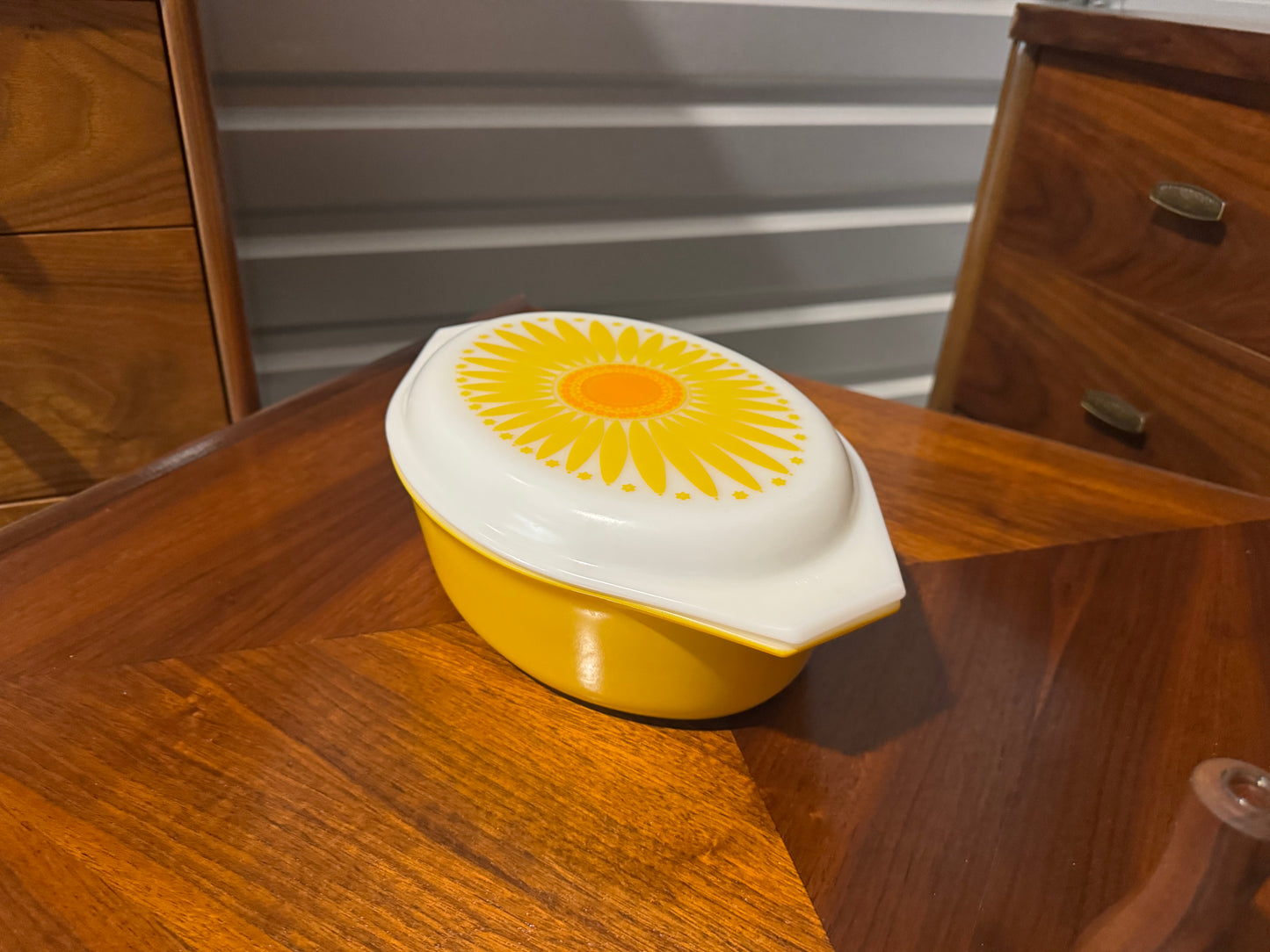 Pyrex Daisy Sunflower Oval Casserole