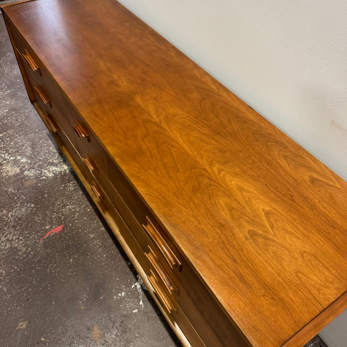 United Furniture Corporation Nine-Drawer Long Dresser with Mirror