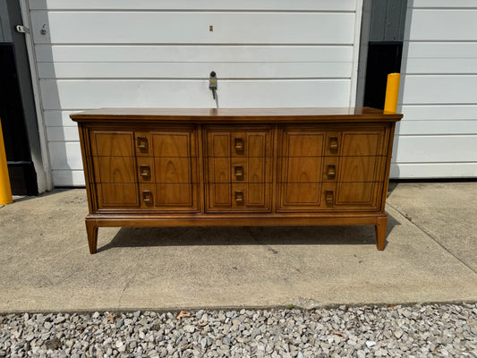 Nine-Drawer Dixie Dresser – Light Pecan/Walnut with Speckled Finish