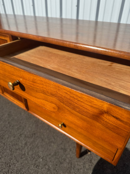 Drexel Kipp Stewart Long Dresser – 12 Drawer