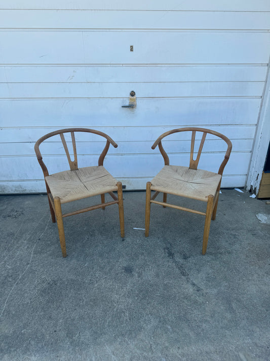 Pair of Vintage Wishbone Chairs with Woven Seats – Iconic Midcentury Design