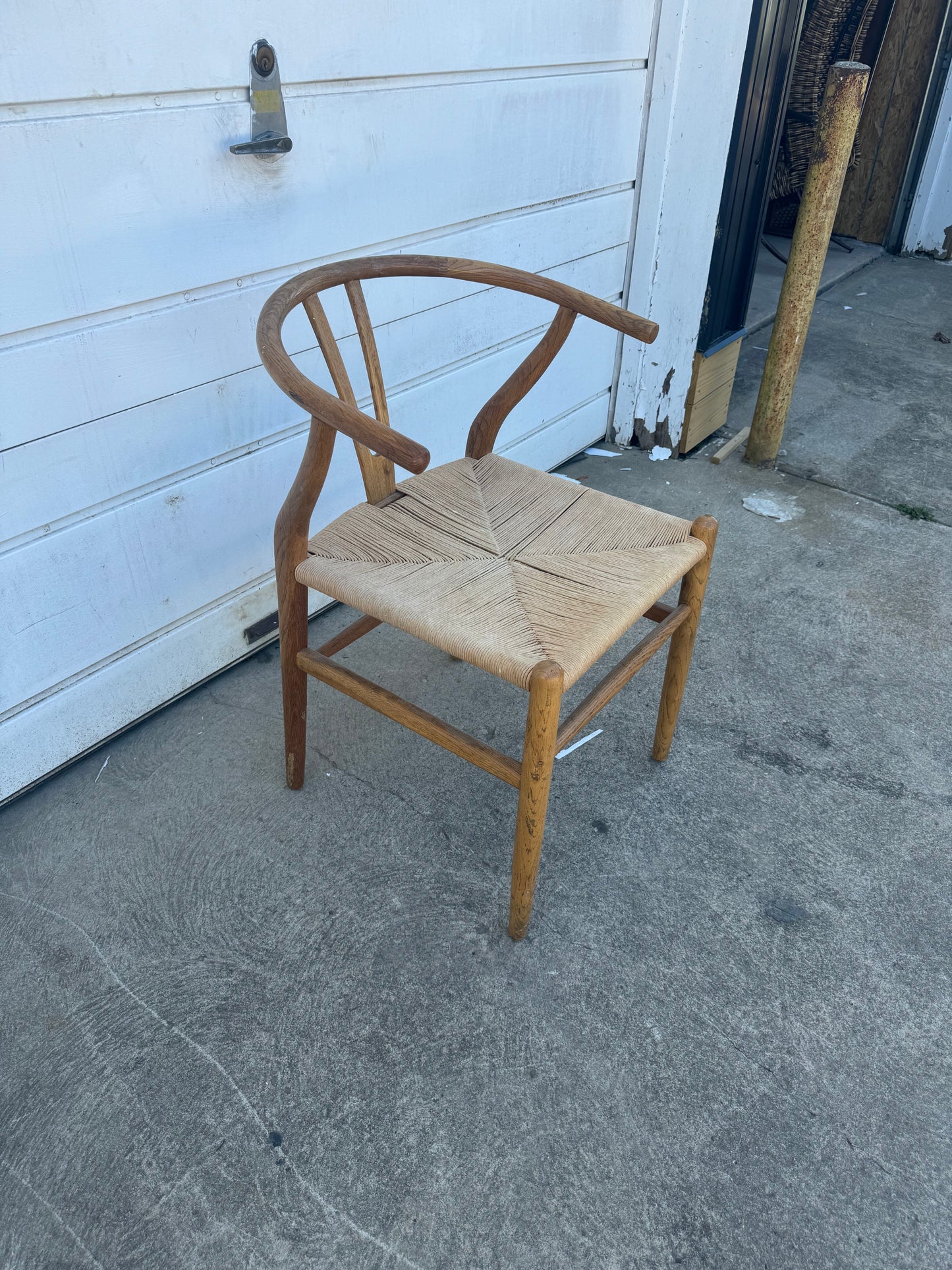 Pair of Vintage Wishbone Chairs with Woven Seats – Iconic Midcentury Design