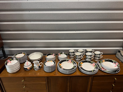 Black China Set – Sangostone Korea (Black/Gold Floral)