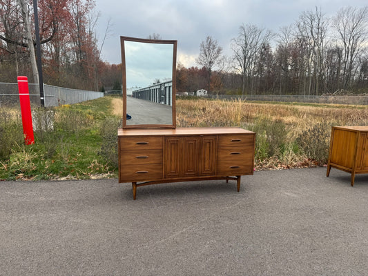 Broyhill Sculpta Series Lowboy Dresser with Mirror