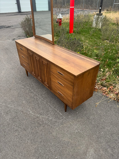 Broyhill Sculpta Series Lowboy Dresser with Mirror
