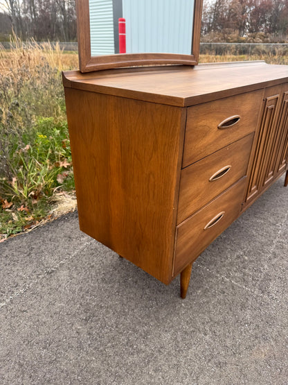 Broyhill Sculpta Series Lowboy Dresser with Mirror
