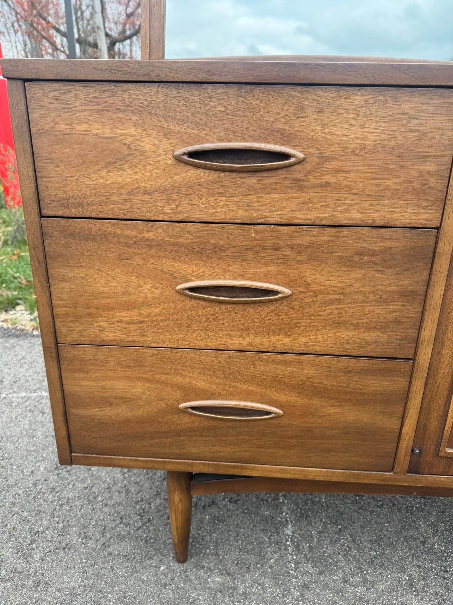 Broyhill Sculpta Series Lowboy Dresser with Mirror