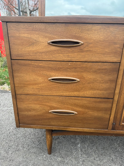 Broyhill Sculpta Series Lowboy Dresser with Mirror