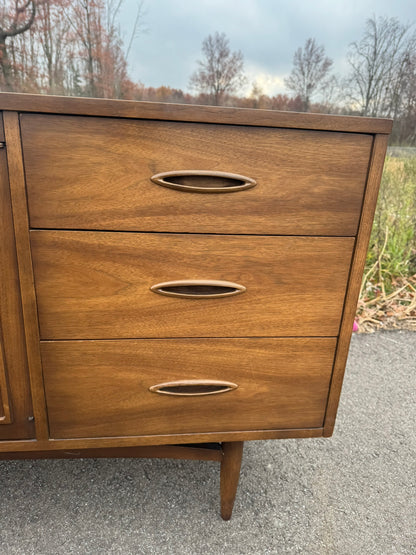 Broyhill Sculpta Series Lowboy Dresser with Mirror