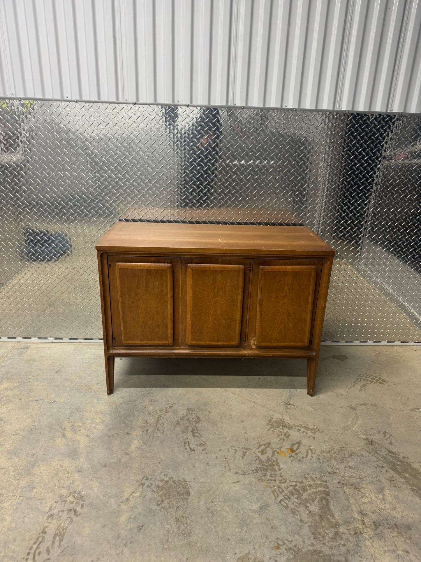 Broyhill “Forward 70” Two-Piece Hutch