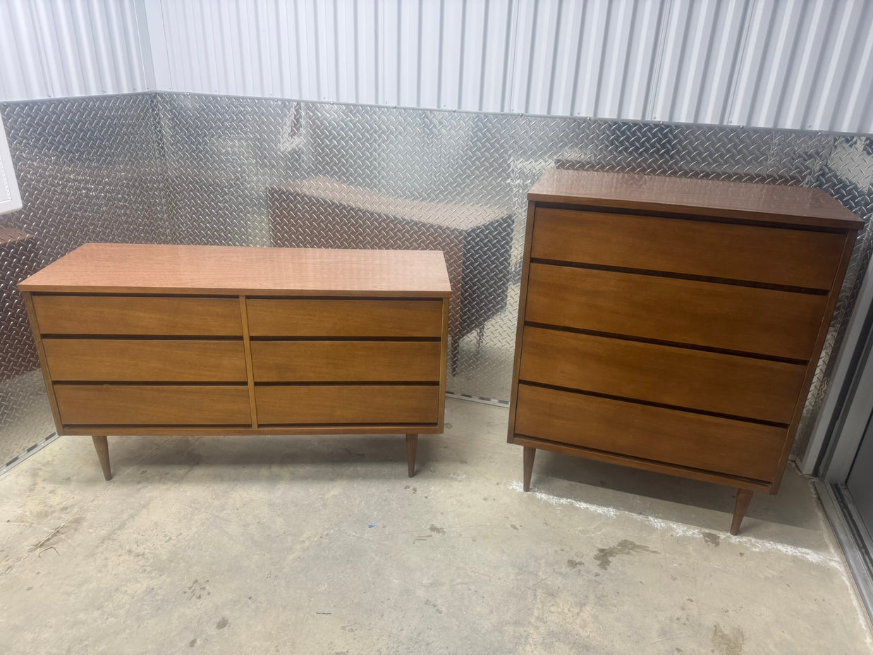 Bassett Six-Drawer Lowboy with Mirror