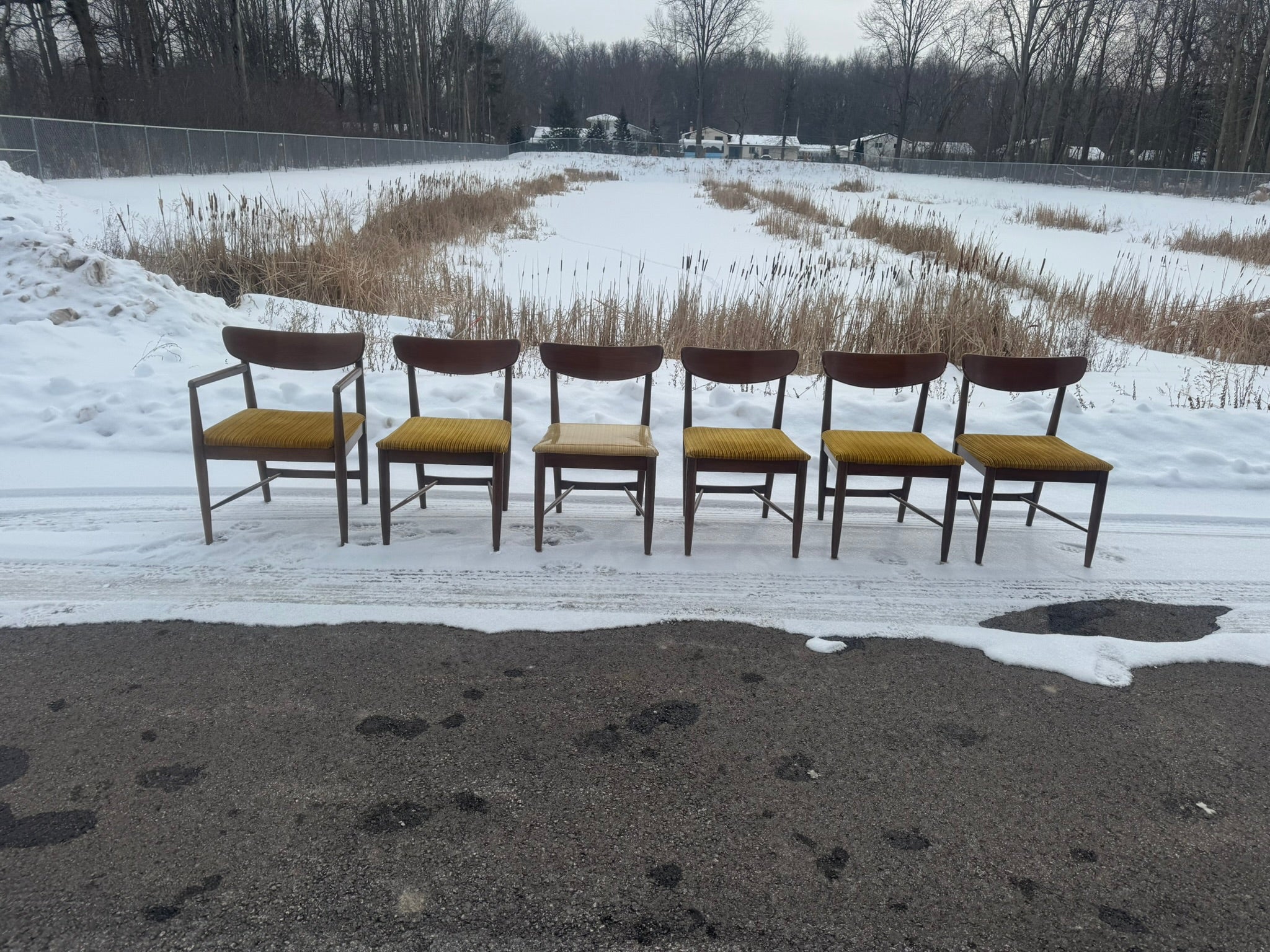 American of Martinsville “Dania” Collection Extending Dining Table with Six Chairs
