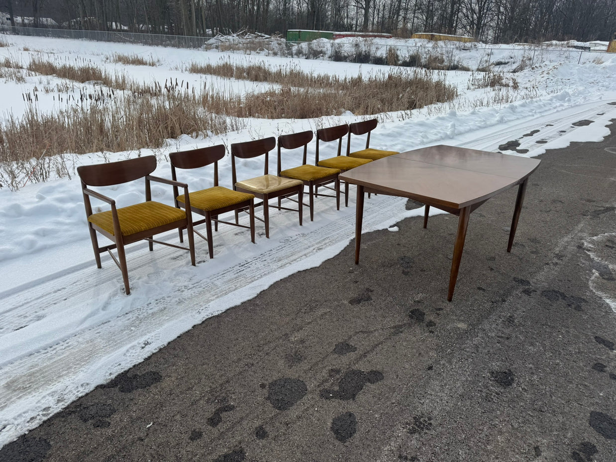 American of Martinsville “Dania” Collection Extending Dining Table with Six Chairs