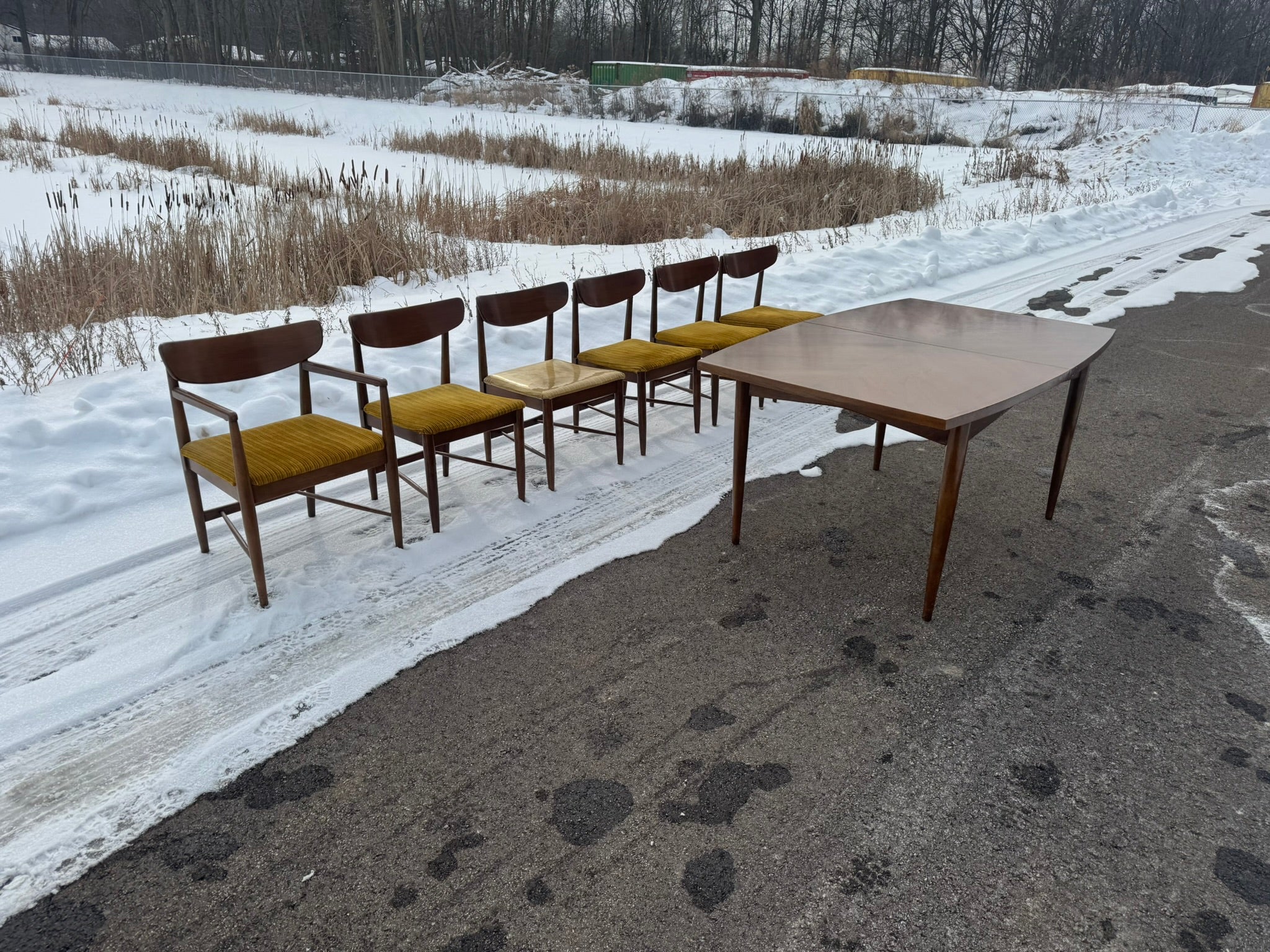 American of Martinsville “Dania” Collection Extending Dining Table with Six Chairs