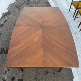 American of Martinsville “Dania” Collection Extending Dining Table with Six Chairs