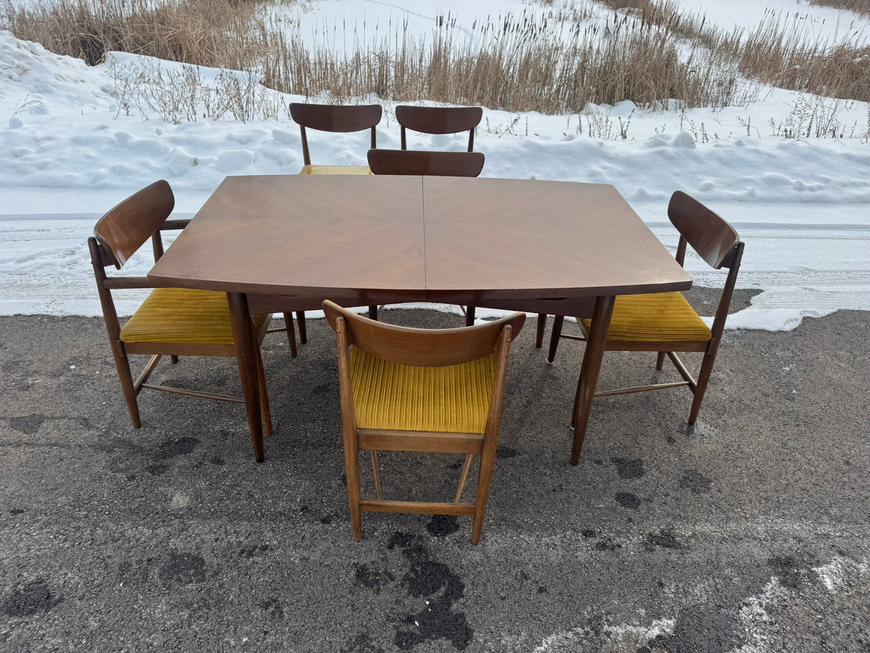 American of Martinsville “Dania” Collection Extending Dining Table with Six Chairs