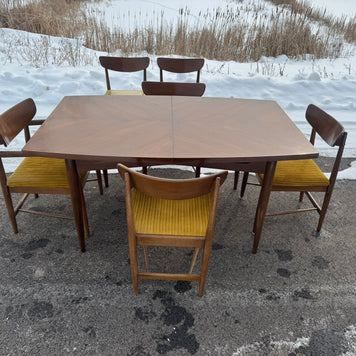 American of Martinsville “Dania” Collection Extending Dining Table with Six Chairs