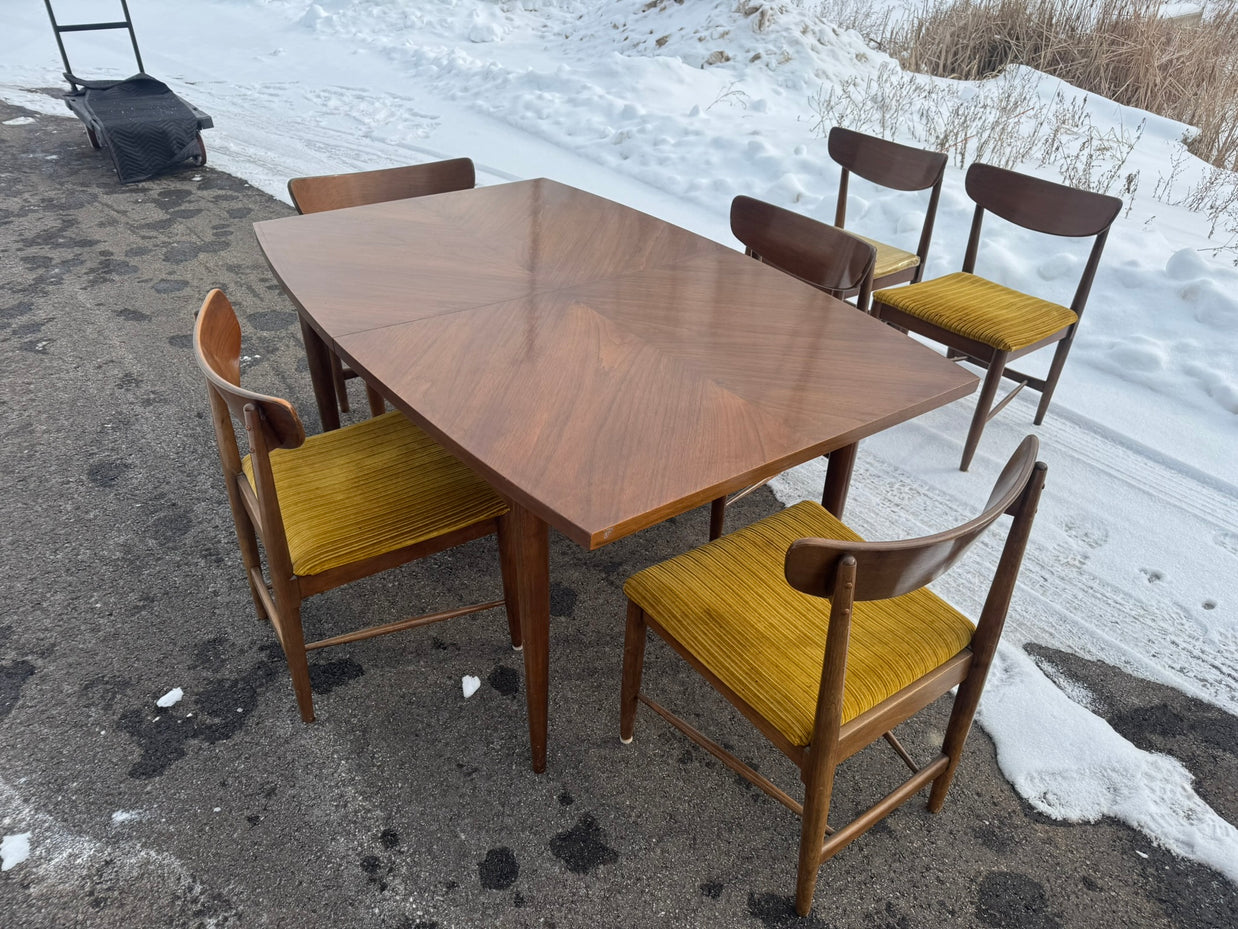 American of Martinsville “Dania” Collection Extending Dining Table with Six Chairs