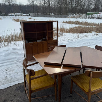 American of Martinsville “Dania” Collection Extending Dining Table with Six Chairs