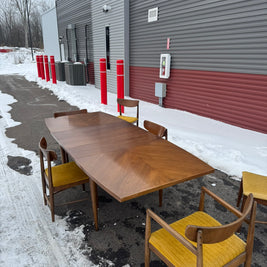American of Martinsville “Dania” Collection Extending Dining Table with Six Chairs