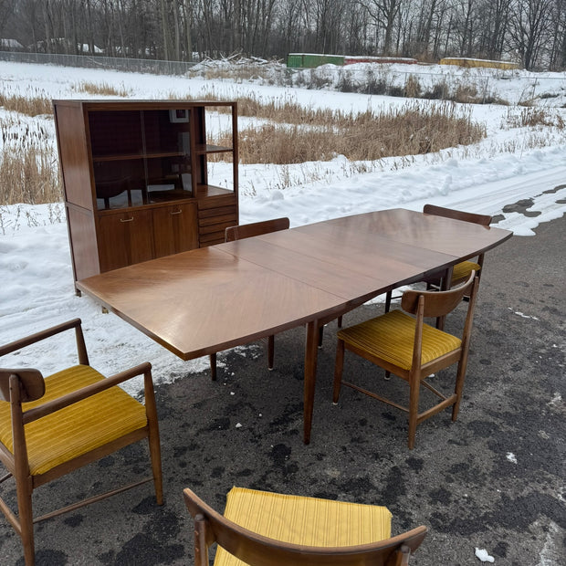 American of Martinsville “Dania” Collection Extending Dining Table with Six Chairs