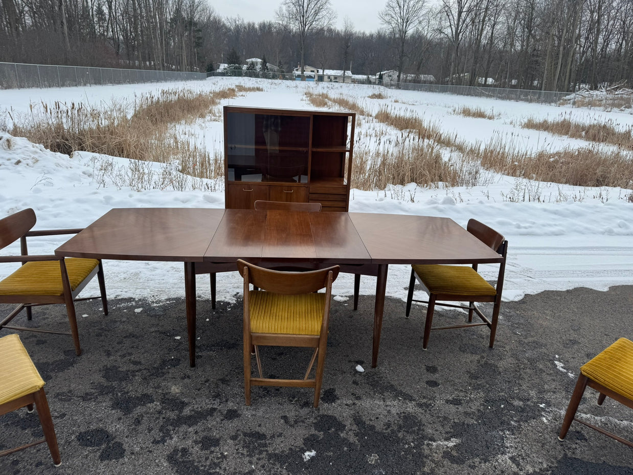 American of Martinsville “Dania” Collection Extending Dining Table with Six Chairs