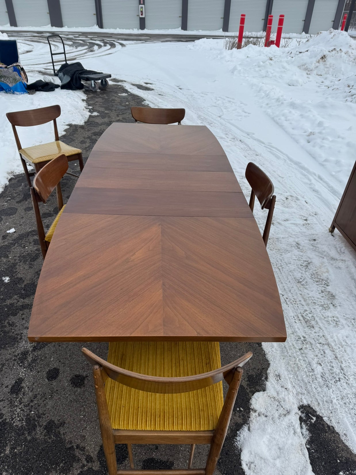 American of Martinsville “Dania” Collection Extending Dining Table with Six Chairs