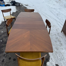 American of Martinsville “Dania” Collection Extending Dining Table with Six Chairs