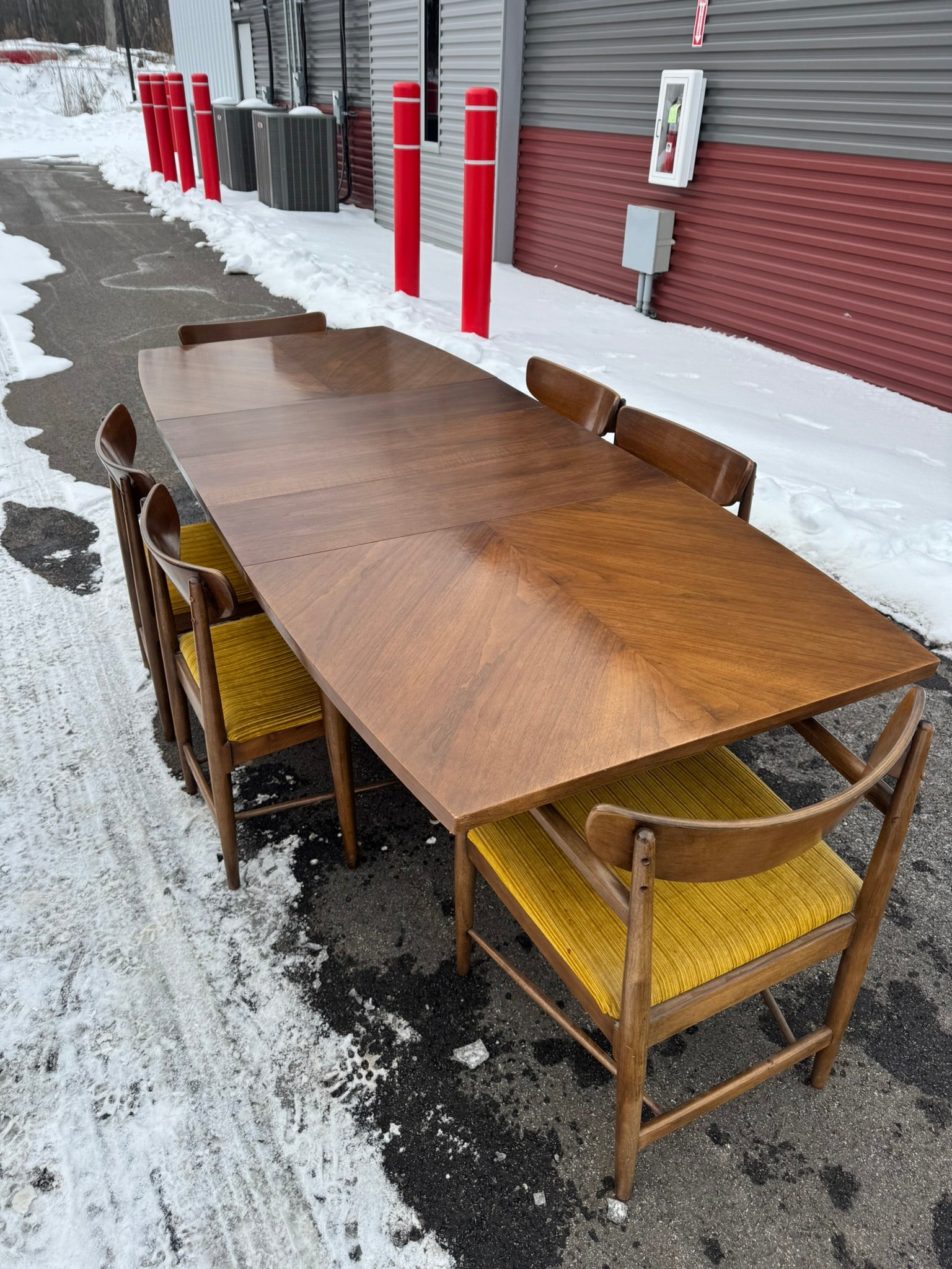 American of Martinsville “Dania” Collection Extending Dining Table with Six Chairs