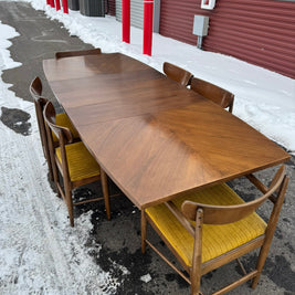 American of Martinsville “Dania” Collection Extending Dining Table with Six Chairs