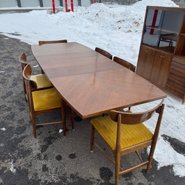 American of Martinsville “Dania” Collection Extending Dining Table with Six Chairs