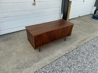 Lane Cedar Hope Chest – Princess Style with Refinished Color-Matched Top