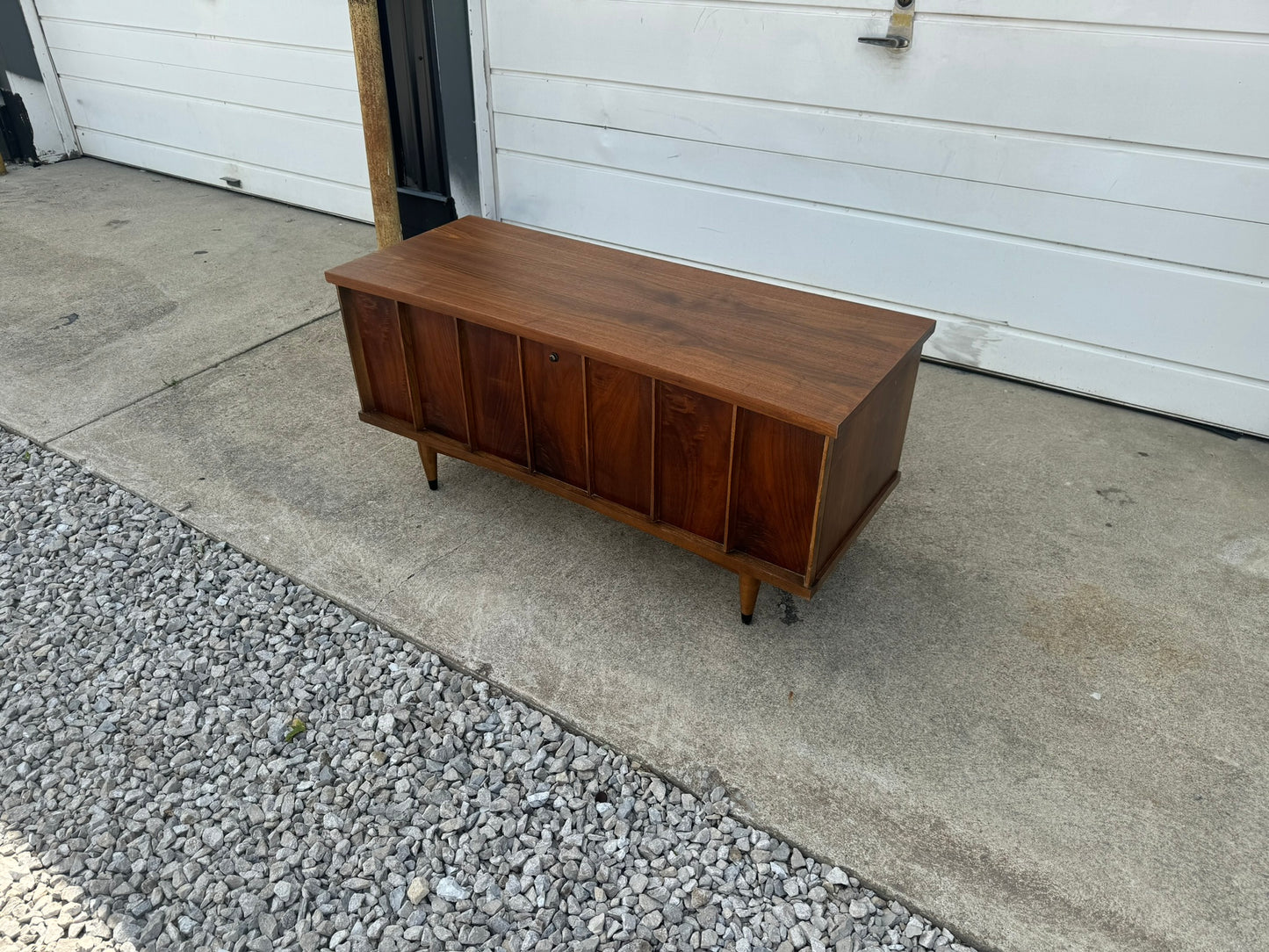 Lane Cedar Hope Chest – Princess Style with Refinished Color-Matched Top