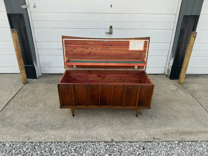 Lane Cedar Hope Chest – Princess Style with Refinished Color-Matched Top